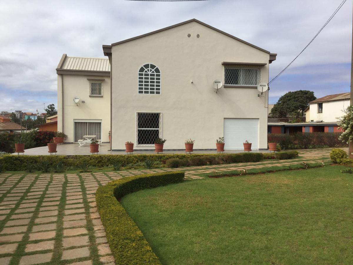 Sahamalaza Bed & Breakfast Ivato  Exterior photo
