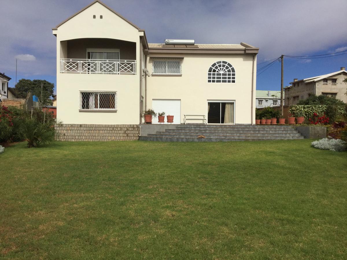 Sahamalaza Bed & Breakfast Ivato  Exterior photo